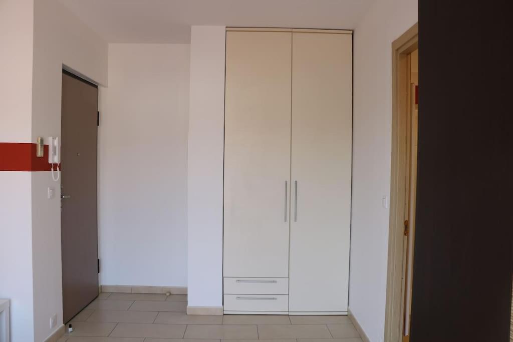 Charmant Studio Au Calme Saint-Laurent-du-Var Exterior foto